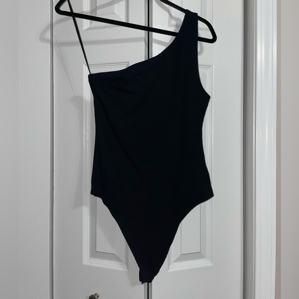 AE One shoulder bodysuit